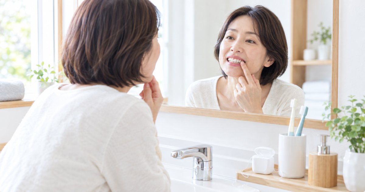 歯ぐきの出血は歯周病のサイン？初期症状のセルフチェック方法